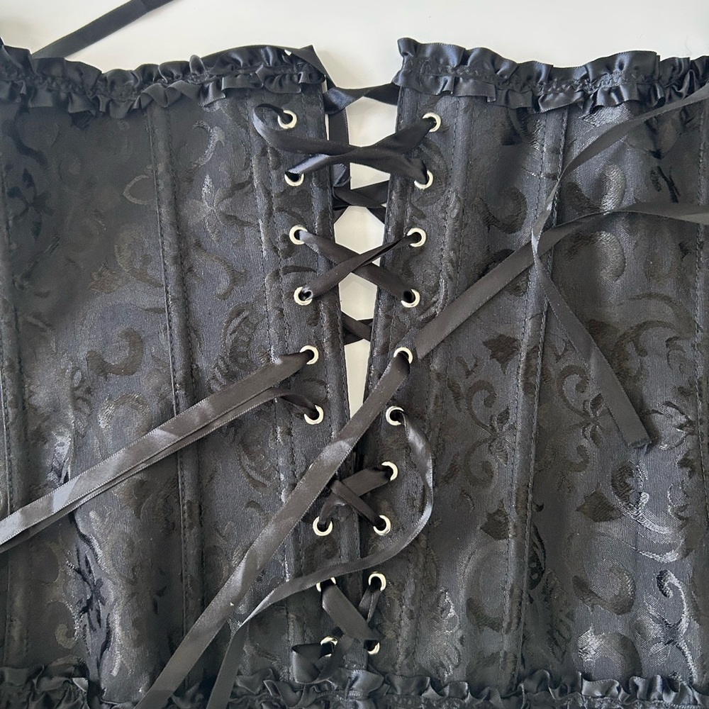 Chic Black Brocade Corset Top - Picture 4 of 4